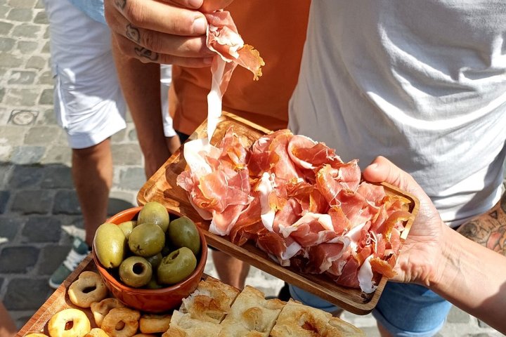 Ghent Food & Drink Tasting Tour with Local Specialties