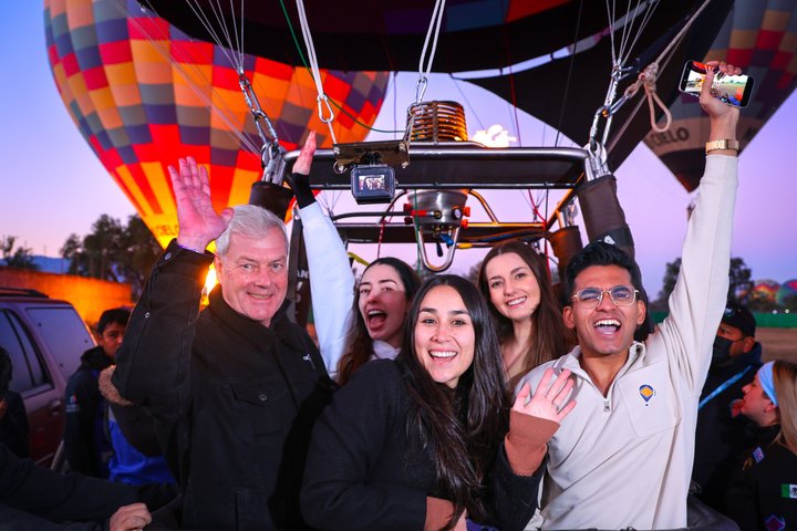 Balloon flight + Breakfast in cave + Pyramids + Pick up CDMX.
