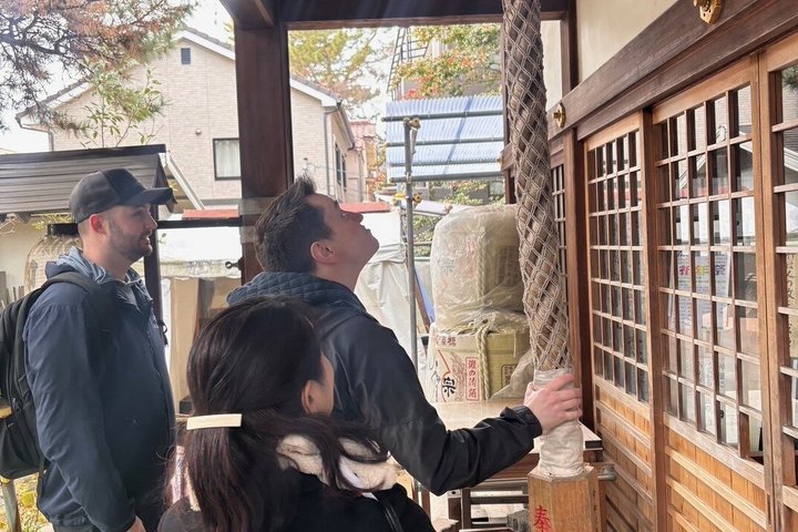 Kobe Sake Tour with Expert Guide: 3+ Breweries, Tastings Included