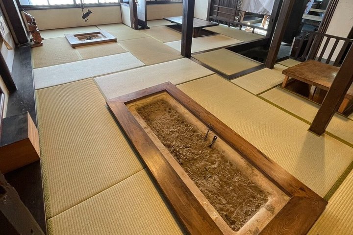 Private Taxi: Washi-Making & Gold Leaf, Acclaimed Sake in Ehime