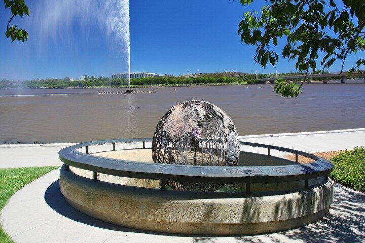 Canberra City Highlights Self Guided Walking Tour