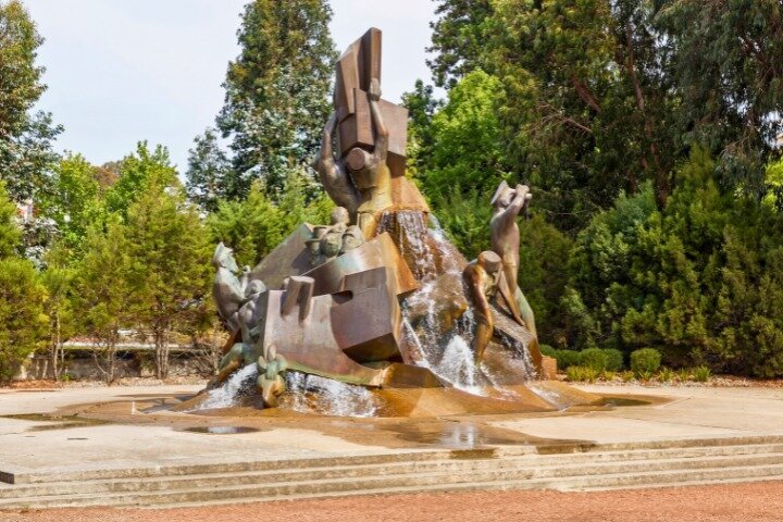 Canberra Power Peace and History Self Guided Walking Tour