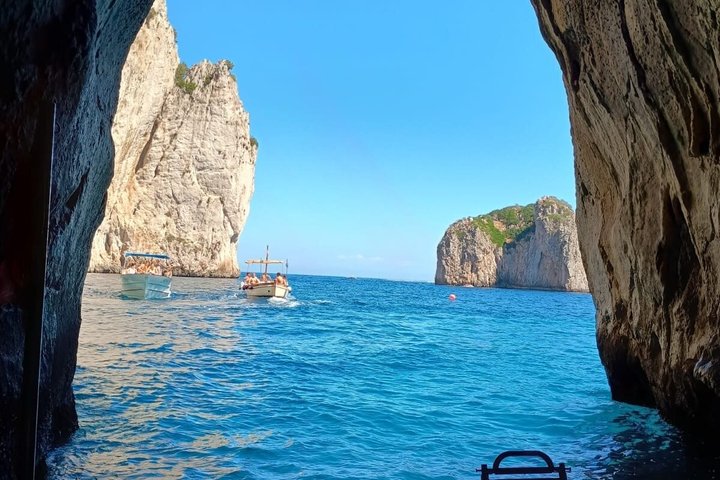 Capri Shared Tour : Caves, Dives, Limoncello and Caprese Cake