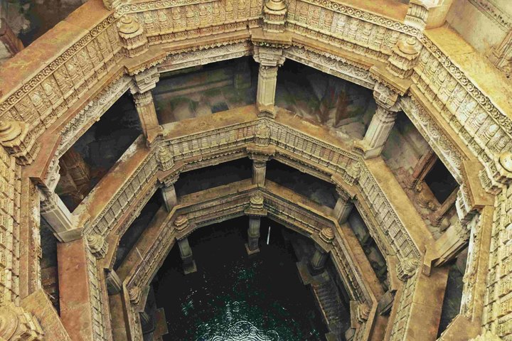 Ahmedabad: Modhera Sun Temple and Rani Ki Vav Tour
