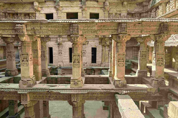 Ahmedabad: Modhera Sun Temple and Rani Ki Vav Tour