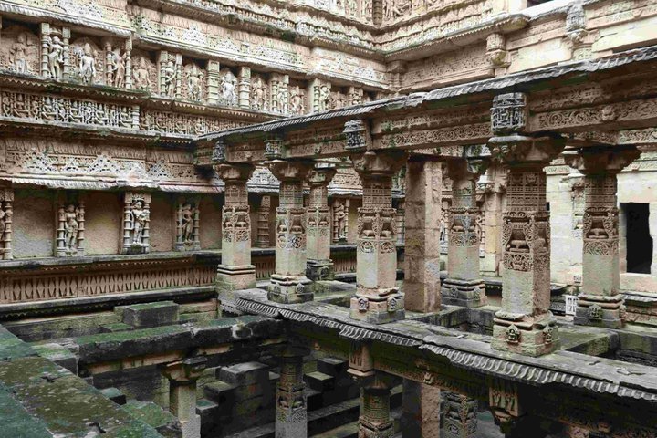 Ahmedabad: Modhera Sun Temple and Rani Ki Vav Tour