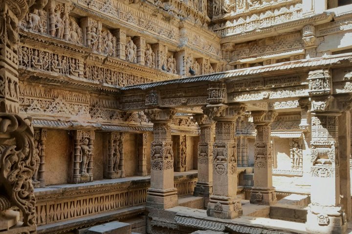 Ahmedabad: Modhera Sun Temple and Rani Ki Vav Tour