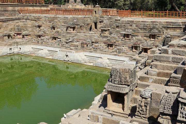 Ahmedabad: Modhera Sun Temple and Rani Ki Vav Tour