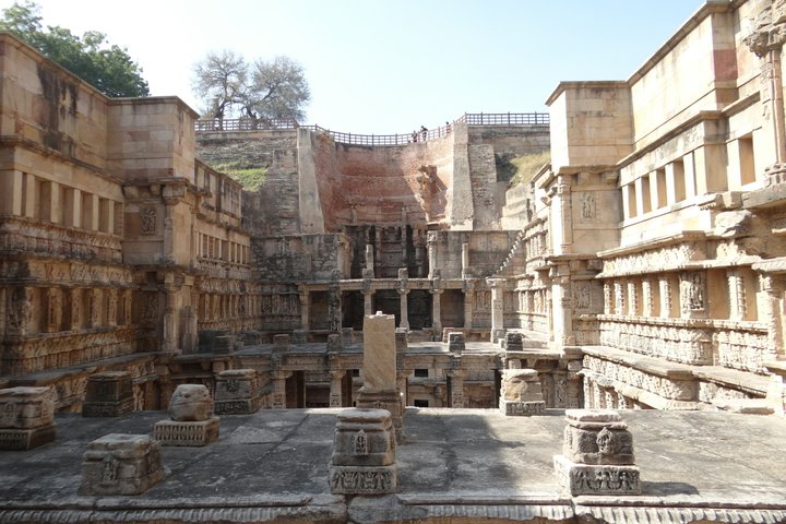 Ahmedabad: Modhera Sun Temple and Rani Ki Vav Tour
