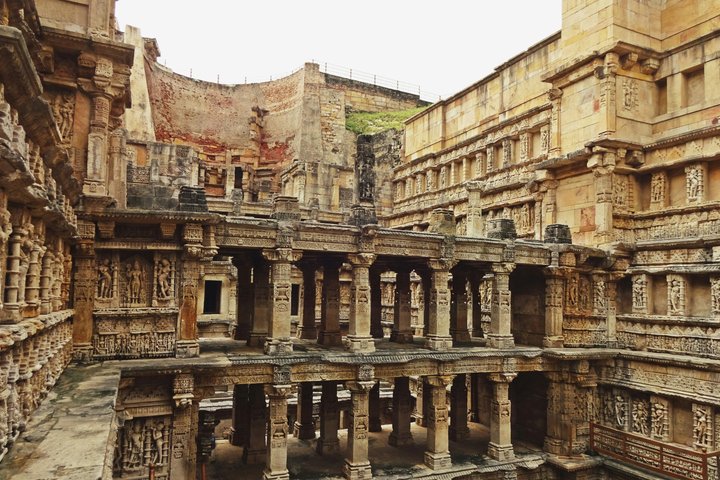 Ahmedabad: Modhera Sun Temple and Rani Ki Vav Tour