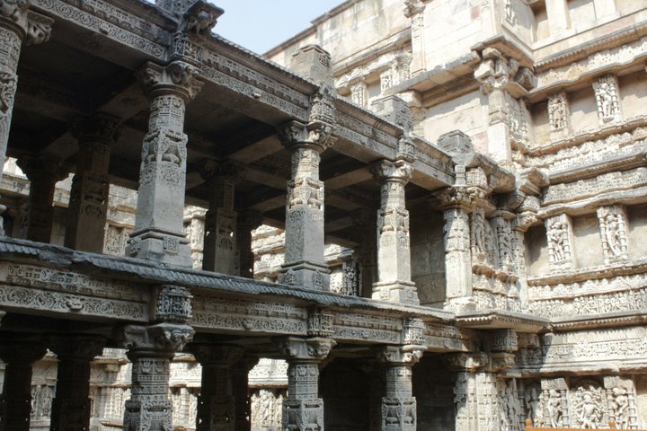 Ahmedabad: Modhera Sun Temple and Rani Ki Vav Tour