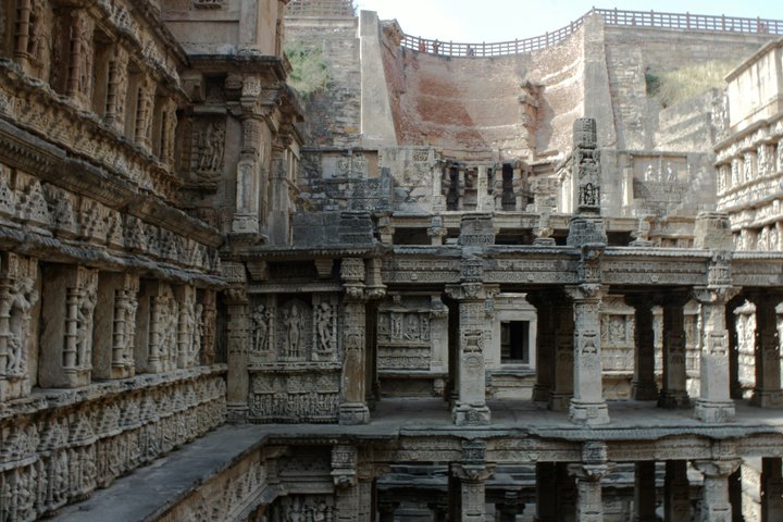 Ahmedabad: Modhera Sun Temple and Rani Ki Vav Tour