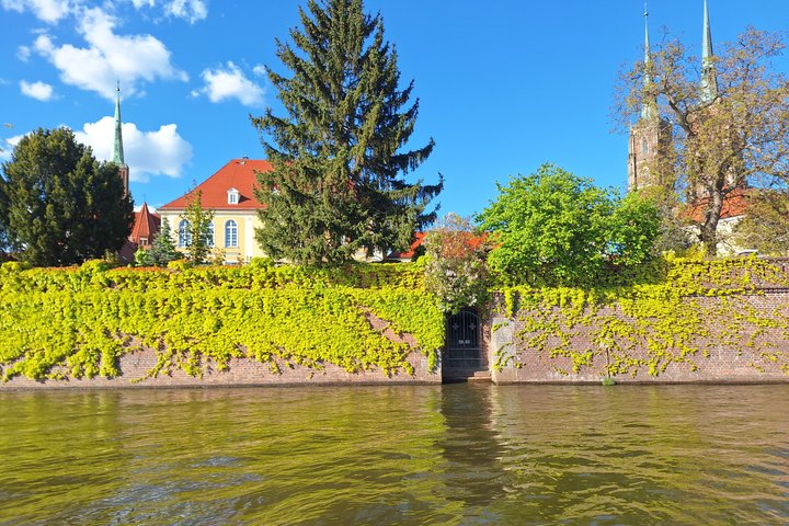 Wroclaw: Premium Catamaran Cruise at BARBARKA Riverside Bar