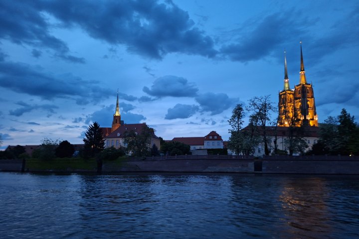 Wroclaw: Premium Catamaran Cruise at BARBARKA Riverside Bar