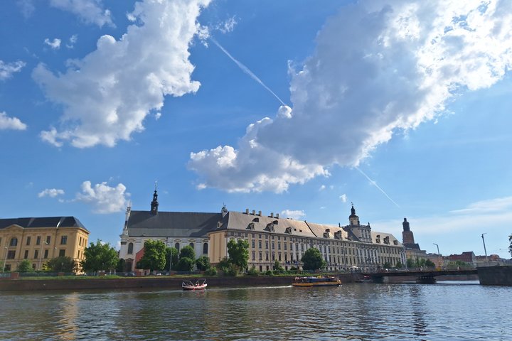 Wroclaw: Premium Catamaran Cruise at BARBARKA Riverside Bar