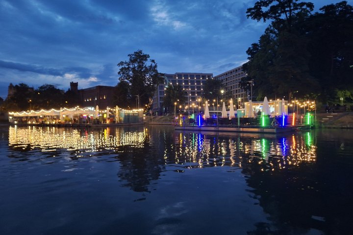 Wroclaw: Premium Catamaran Cruise at BARBARKA Riverside Bar