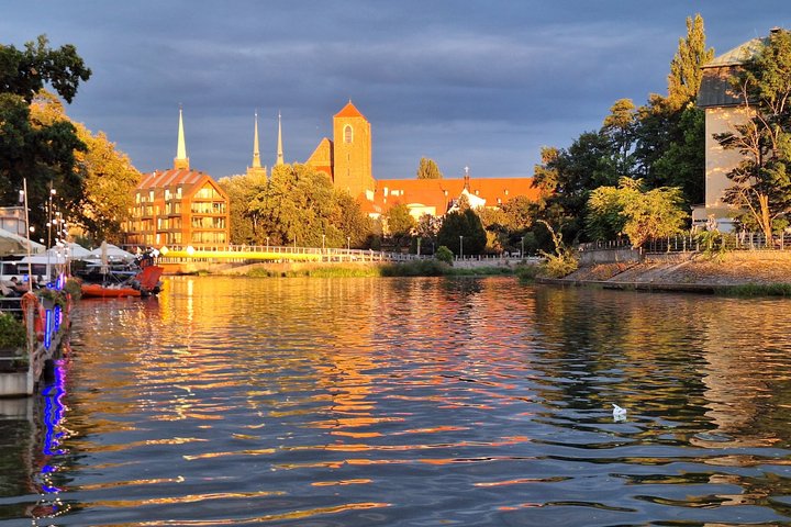 Wroclaw: Premium Catamaran Cruise at BARBARKA Riverside Bar