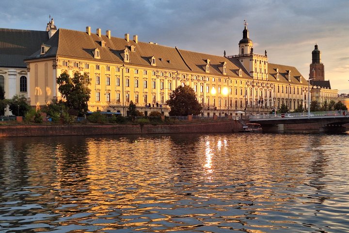Wroclaw: Premium Catamaran Cruise at BARBARKA Riverside Bar