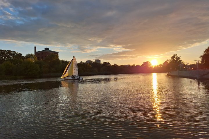 Wroclaw: Premium Catamaran Cruise at BARBARKA Riverside Bar