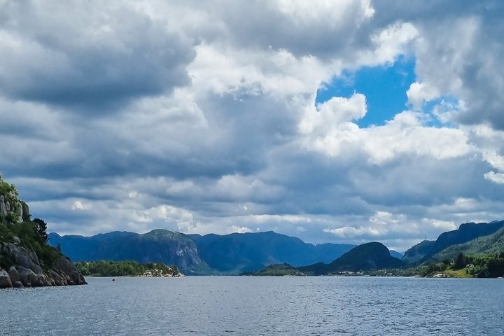 Stavanger: Electric Fjord Cruise to Lysefjord & Preikestolen