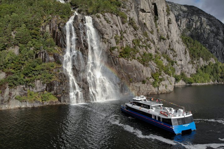 Stavanger: Electric Fjord Cruise to Lysefjord & Preikestolen