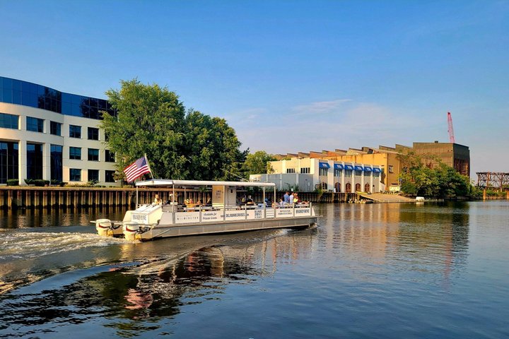 Evening Summer Cruise in Wilmington with Onboard Bar