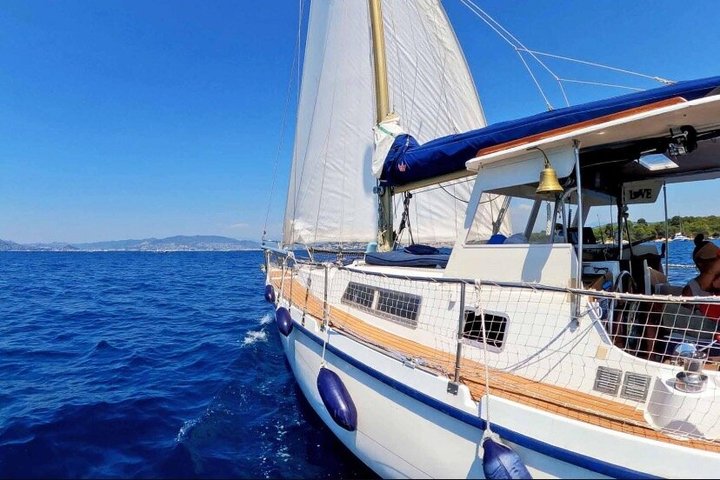 Cruise / Navigation / Sunset in the Lerins Islands