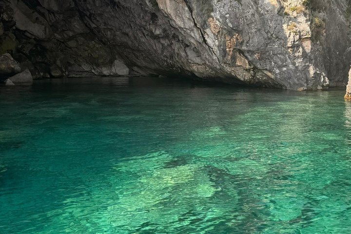 Sarandë: Small-Group Boat Tour with Surprise Extra Stop