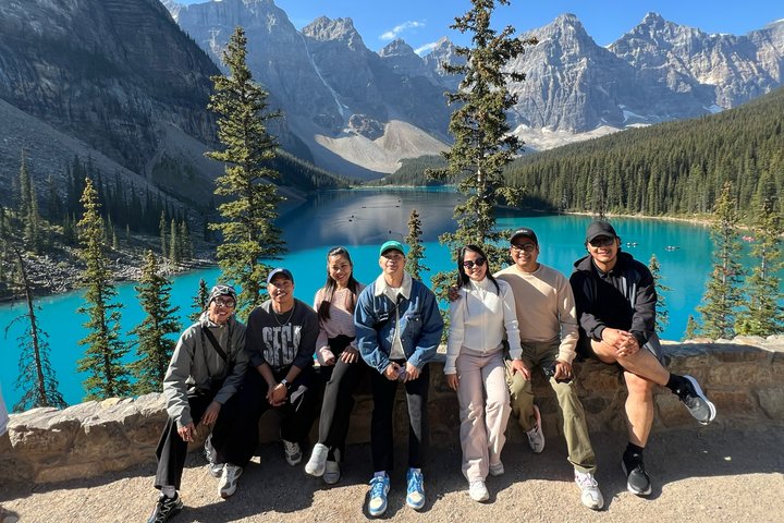 Explore Moraine Lake & Lake Louise Roundtrip Shared Tour