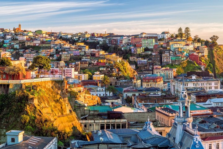 Santiago: Valparaiso, Viña del Mar & Casablanca Wine Tour