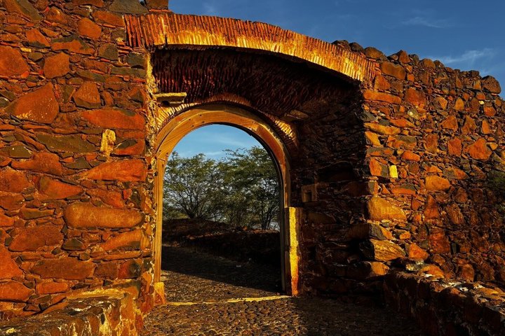 Old Town and Heritage Plateau Historic Tour with Local Guide