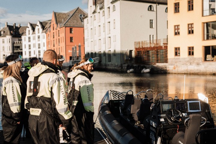 Fjordsafari with RIB to Hjørundfjord