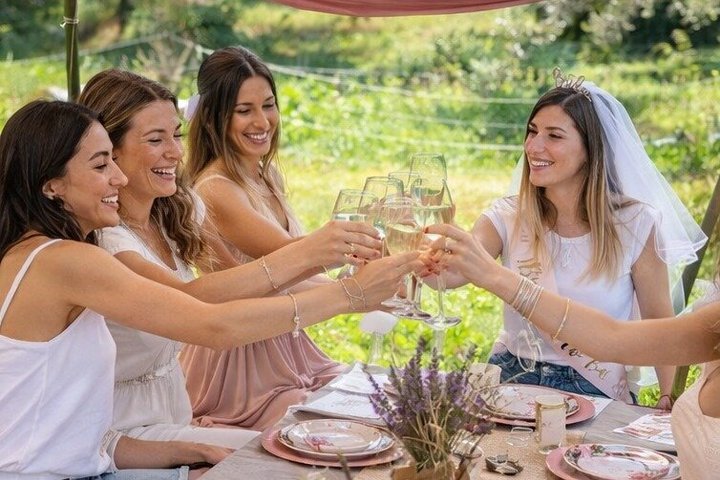 Exclusive Hen Party with Alpaca and Aperitif in Tuscany