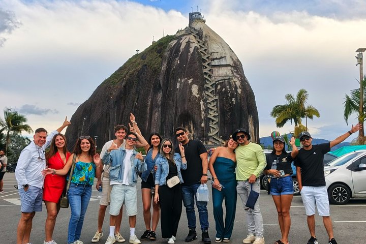 PREMIUM Guatapé Tour: Rock, Luxury boat ride, Meals & Llamas