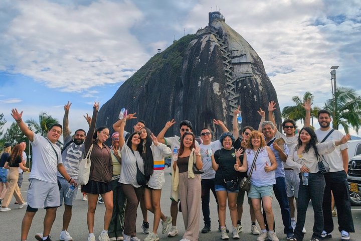 PREMIUM Guatapé Tour: Rock, Luxury boat ride, Meals & Llamas