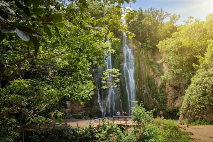 Samana El Limon Waterfall Guided Hike and Horseback Adventure