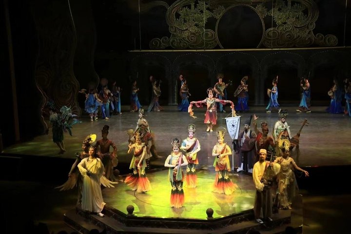 The Silk Road Show in Dunhaung with Transfer