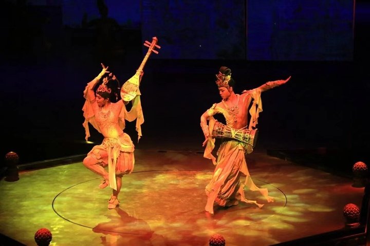 The Silk Road Show in Dunhaung with Transfer