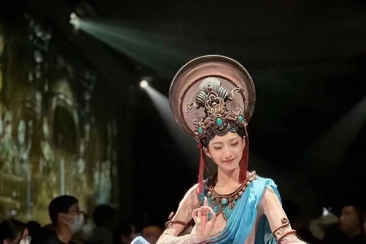 The Silk Road Show in Dunhaung with Transfer