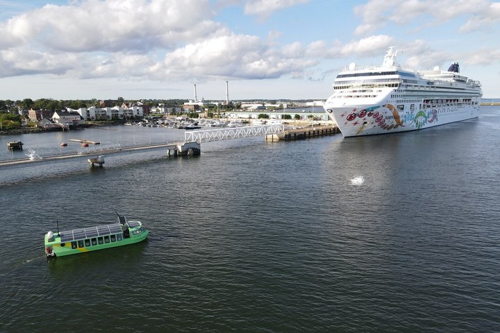 Solar harbour cruise with live music! (Optional lunch/dinner)