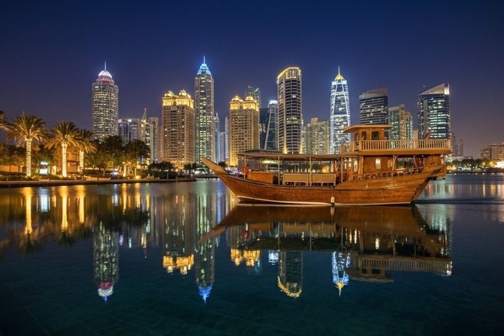 Doha: Traditional Sunset Dhow Cruise Tour with BBQ Buffet Dinner