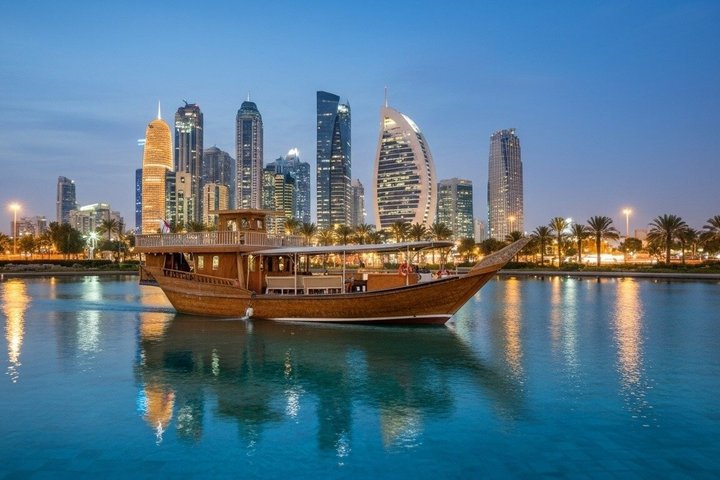 Doha: Traditional Sunset Dhow Cruise Tour with BBQ Buffet Dinner