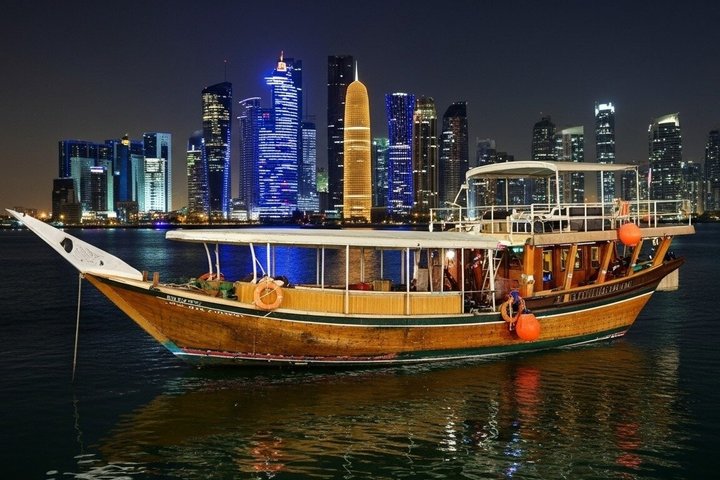 Doha: Traditional Sunset Dhow Cruise Tour with BBQ Buffet Dinner