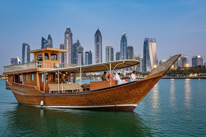 Doha: Traditional Sunset Dhow Cruise Tour with BBQ Buffet Dinner