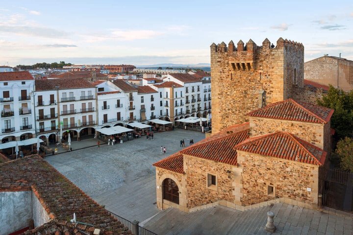 Hello Caceres: Private 2-Hour Intro City Walk with Local Guide