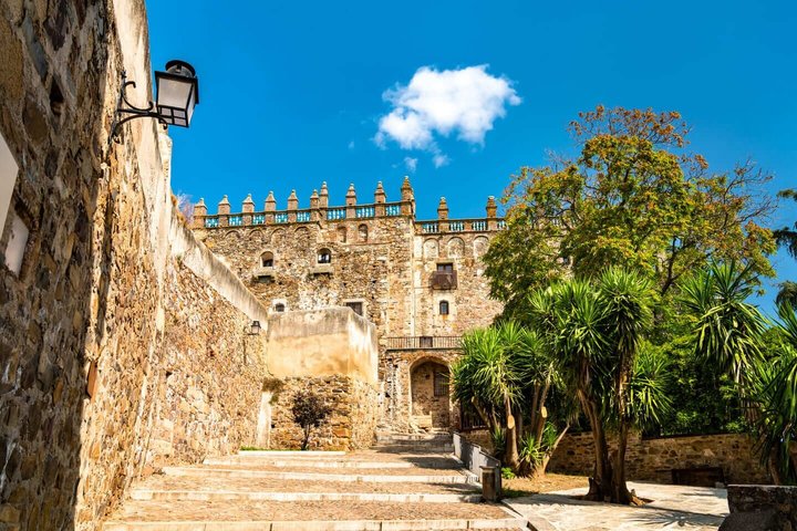 Hello Caceres: Private 2-Hour Intro City Walk with Local Guide