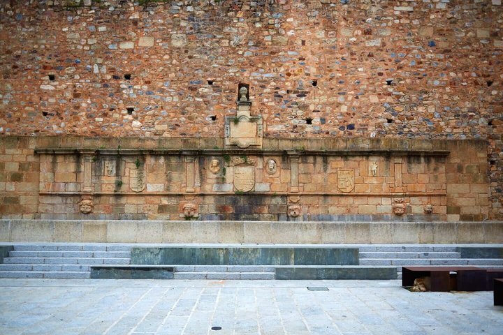 Hello Caceres: Private 2-Hour Intro City Walk with Local Guide
