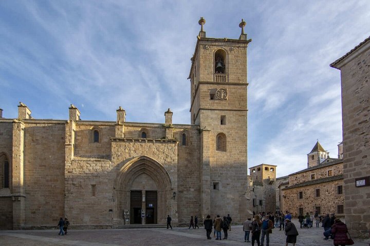 Hello Caceres: Private 2-Hour Intro City Walk with Local Guide