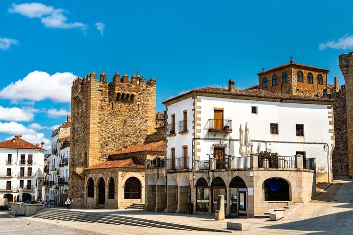 Hello Caceres: Private 2-Hour Intro City Walk with Local Guide