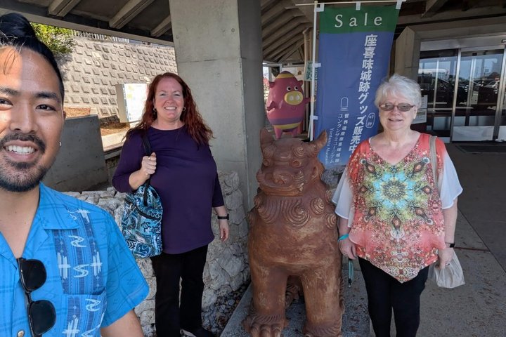 Okinawa: Zakimi Castle and Yuntanza Museum Heritage Tour